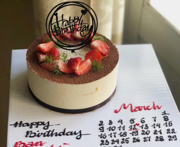 Bánh sinh nhật hình dâu tây Bánh sinh nhật hình dâu tây. Dâu tây đạt chất lượng thường có màu đỏ tươi và căng mọng nước. Những quả có màu đỏ sẫm rất có thể người bán hàng trộn lẫn chúng với những quả kém chất lượng. Không nên mua những quả có đốm xanh lá cây vì dâu khi được hái xuống sẽ không tiếp tục chín như những lọai trái cây khác. Mẫu bánh kem sinh nhật tạo hình dâu tây đẹp dễ thương Bánh kem sinh nhật tạo hình 3d quả dâu độc đáo đáng yêu tặng nữ. Liên hệ. Bánh gato kem bắp trang trí dâu và nho tươi siêu hấp dẫn tặng con gái. Bánh sinh nhật hình dâu tây Bánh sinh nhật trái tim trang trí dâu tây tươi và socola đỏ đẹp mắt tặng bạn nữ. Liên hệ. Bánh kem sinh nhật trái tim trang trí người tuyết bằng dâu dây …Bánh sinh nhật bé gái Bánh kem quả dâu tây | Bánh kem dễ thương Riêng những mẫu bánh Fondant hoặc bánh có chi tiết phức tạp, quý khách vui lòng đặt trước 2 – 3 ngày. Vào cuối tuần, quý khách nên đặt sớm nhất có thể, … Bánh sinh nhật hình dâu \ Những quả dâu mọng nước được đặt trên những chiếc bánh kem mang … sử dụng rộng rãi vào nhiều dịp khác nhau từ sinh nhật đến lễ cưới. Bánh sinh nhật 2 tầng Bánh Sinh Nhật Dâu Dễ Thương – D86 bánh kem dâu dễ thương với sự nhẹ nhàng đơn giản, trẻ trung được giới trẻ yêu thich, bánh kem dâu đẹp kích thích được thị hiếu của khách hàng, … [ĐÁNG YÊU] 1001 Mẫu bánh kem Dâu DỄ THƯƠNG k Giới thiệu các mẫu bánh sinh nhật dâu đẹp nhất. Bánh kem dâu dễ thương. Bánh kem dâu dễ thương với nhiều ơi là nhiều những quả dâu căng mọng … Mẫu bánh kem DÂU thơm ngon dễ thương Bạn đang tìm kiếm mẫu bánh kem dâu trắng tinh với những quả dâu đỏ mọng ngon miệng và đẹp … Bánh kem dâu tặng sinh nhật ý nghĩa. Bánh kem cho bé gái Bánh sinh nhật hình dâu tây Bánh kem dâu – sự lựa chọn tuyệt vời cho ngày sinh nhật đáng nhớ … Bên trên lớp kem socola mát lạnh là những quả dâu chín mọng … [ĐẸP MẮT] 99+ Mẫu bánh kem Dâu Tây hương vị thanh mát Bánh sinh nhật dâu. bánh dâu được làm từ những quả dâu tươi ngon, quả căng mọng để có thể lấy được những tinh chất tốt nhất và mang đến cho …Bánh kem trứng muối Hình ảnh bánh kem dâu tự làm BO SUU TAP HINH BANH SINH NHAT DEP ME. Sinh nhật không thể thiếu gì nhỉ, bánh sinh nhật đúng không nào? Nếu bạn trong trường hợp không thể tự mình chọn mua … Bánh sinh nhật hình dâu tây Đặc biệt chúng tôi có những thợ bếp chuyên về dòng bánh sinh nhật dâu chắc chắn sẽ làm hài lòng những bạn yêu thích hương vị của loại trái cây mang màu đỏ . [NGON MIỆNG] 99+ Chiếc bánh kem Dâu hương vị tuyệt Bánh kem hình trái tim khá quen thuộc với nhiều cặp đôi, đây là mẫu bánh thường dùng cho sinh nhật người yêu hay valentine để bày tỏ tình yêu. Để tránh sự nhàm … Bánh sinh nhật hình dâu tây Bánh sinh nhật tạo hình quả dâu đỏ chót hấp dẫn Bánh cao hơn 1 lớp giá tính thêm 50K. Cốt gato vị matcha hoặc sô cô la thêm 20-30k tùy kích thước. Ngoài ra khách hàng có thể tùy chọn nhân kem bên trong vị sô … Bánh kem đơn giản đẹp Bánh sinh nhật hình dâu tây Và lượng fan dành cho dâu có lẽ không ít vì vậy những chiếc bánh kem trang trí dâu cũng được mọi người yêu thích. Những quả dâu tây mọng … Create giant strawberry (32) Bánh Kem Tạo Hình Quả Dâu Decorating Cream Cake – Create giant strawberry fruit (32) Bánh Kem Tạo Hình Quả Dâu Khổng Lồ …Bánh kem đẹp đơn giản THAM KHẢO Máy nội soi tai mũi họng medtrix Monitor sản khoa Bistos BT300 Bánh kem kỷ niệm 10 năm ngày cưới Bánh kem cho bé trai 1 tuổi