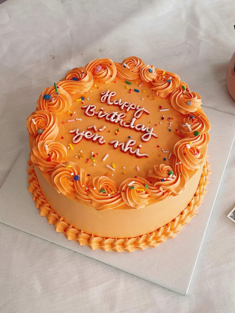 Bánh kem màu cam