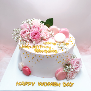 Bánh kem trang trí hoa tươi