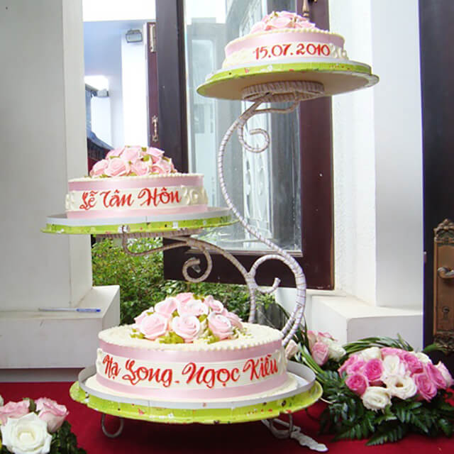 Bánh 3 tầng