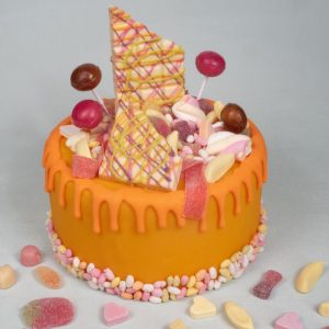 Bánh sinh nhật màu cam