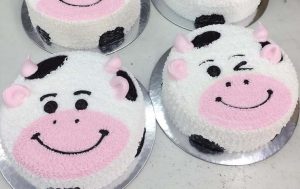 Bánh kem hình bò sữa