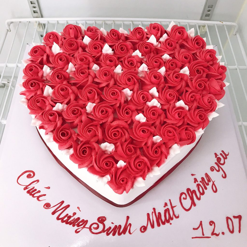 Trang trí bánh sinh nhật hình trái tim