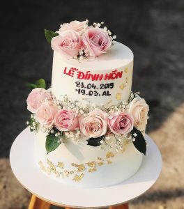Bánh 2 tầng cho bé gái