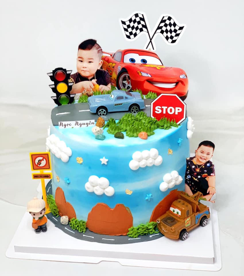 Bánh sinh nhật hình xe ô tô hot năm 2018 ở Hà Nội | Nhận đặt bánh sinh nhật,  bánh in ảnh, cupcake, fondant tại Hà Nội